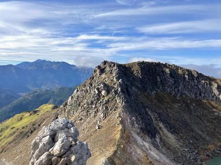 焼岳 山頂より南峰を望む 焼岳 山頂より南峰を望むの写真